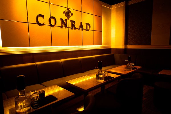 コンラッド 立川店 CONRADロゴのボックス席